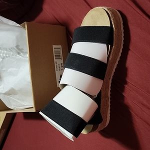 Cushionaire Mandy size 7.5 black strappy sandal new in box